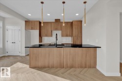 2127 CROSSBILL Lane  Edmonton, AB T5S 0W3