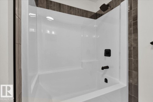 2127 Crossbill Lane, Edmonton, AB - Indoor Photo Showing Bathroom