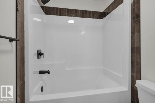 2127 Crossbill Lane, Edmonton, AB - Indoor Photo Showing Bathroom