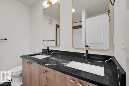 2127 Crossbill Lane, Edmonton, AB - Indoor Photo Showing Bathroom