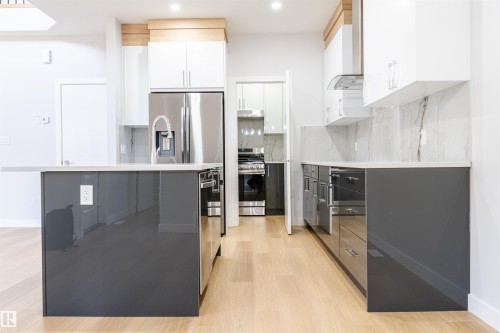 24 Norwyck Way, Spruce Grove, AB - Indoor Photo Showing Kitchen With Upgraded Kitchen