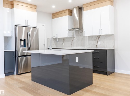 24 Norwyck Way, Spruce Grove, AB - Indoor Photo Showing Kitchen With Upgraded Kitchen