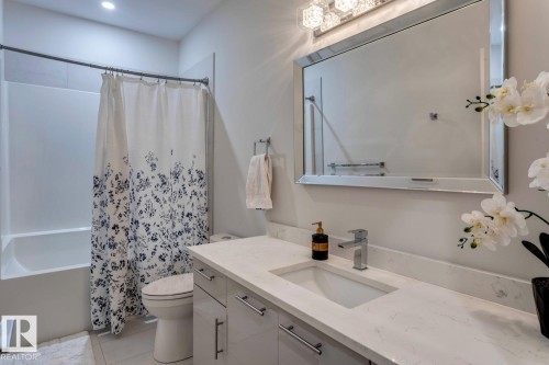 14643 92A Avenue, Edmonton, AB - Indoor Photo Showing Bathroom