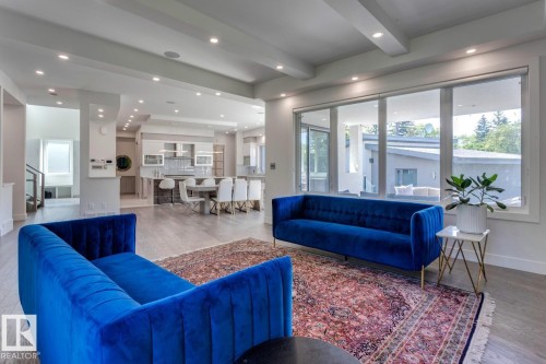 14643 92A Avenue, Edmonton, AB - Indoor Photo Showing Living Room
