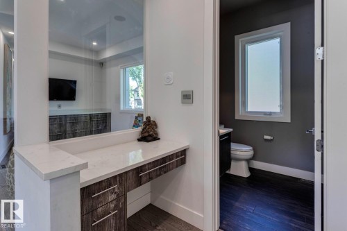 14643 92A Avenue, Edmonton, AB - Indoor Photo Showing Bathroom