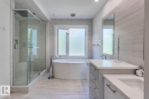 14643 92A Avenue, Edmonton, AB - Indoor Photo Showing Bathroom