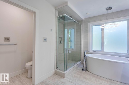 14643 92A Avenue, Edmonton, AB - Indoor Photo Showing Bathroom