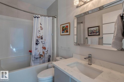 14643 92A Avenue, Edmonton, AB - Indoor Photo Showing Bathroom