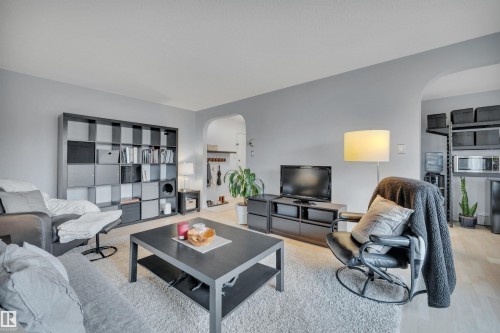 203 11430 40 Avenue, Edmonton, AB - Indoor Photo Showing Living Room