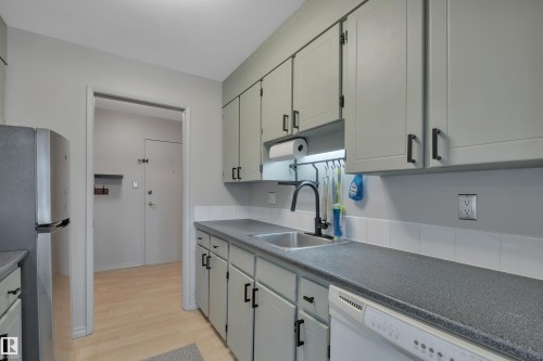 203 11430 40 Avenue, Edmonton, AB - Indoor Photo Showing Kitchen