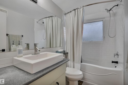 203 11430 40 Avenue, Edmonton, AB - Indoor Photo Showing Bathroom