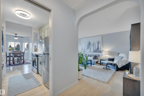 203 11430 40 Avenue, Edmonton, AB - Indoor