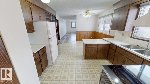 49308 Rr 75, Drayton Valley, AB - Indoor Photo Showing Kitchen With Double Sink