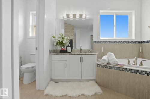 971 Summerside Link, Edmonton, AB - Indoor Photo Showing Bathroom