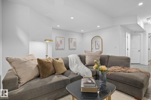 971 Summerside Link, Edmonton, AB - Indoor Photo Showing Living Room