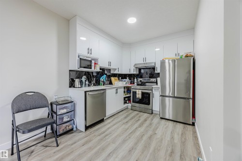 9007 181 Avenue, Edmonton, AB - Indoor Photo Showing Kitchen
