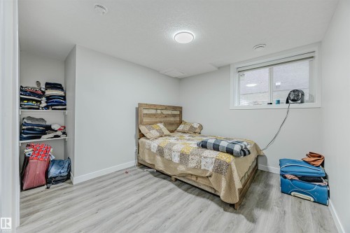 9007 181 Avenue, Edmonton, AB - Indoor Photo Showing Bedroom