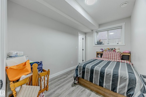 9007 181 Avenue, Edmonton, AB - Indoor Photo Showing Bedroom