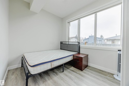 9007 181 Avenue, Edmonton, AB - Indoor Photo Showing Bedroom