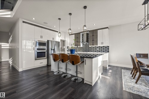 9007 181 Avenue, Edmonton, AB - Indoor Photo Showing Kitchen With Upgraded Kitchen