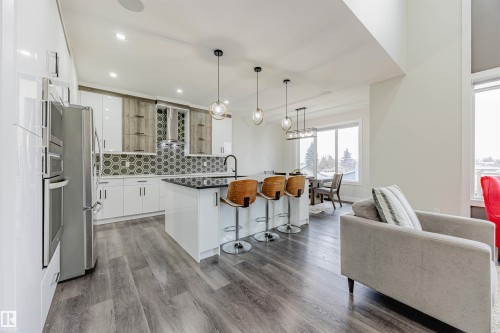 9007 181 Avenue, Edmonton, AB - Indoor Photo Showing Kitchen With Upgraded Kitchen