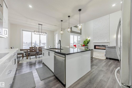 9007 181 Avenue, Edmonton, AB - Indoor Photo Showing Kitchen With Upgraded Kitchen