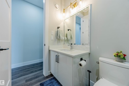 9007 181 Avenue, Edmonton, AB - Indoor Photo Showing Bathroom