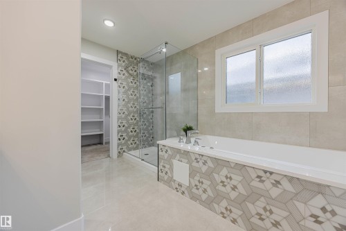 9007 181 Avenue, Edmonton, AB - Indoor Photo Showing Bathroom