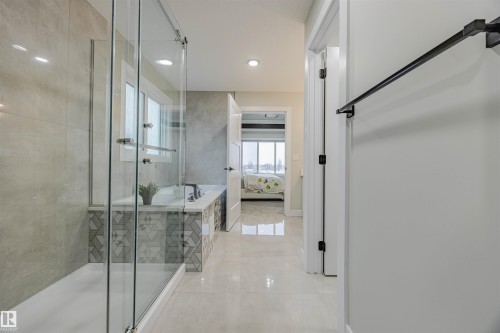 9007 181 Avenue, Edmonton, AB - Indoor Photo Showing Bathroom
