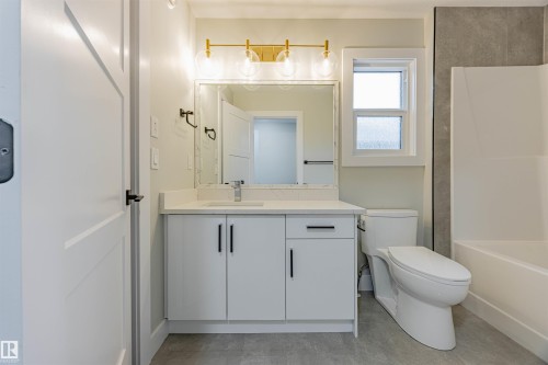 9007 181 Avenue, Edmonton, AB - Indoor Photo Showing Bathroom