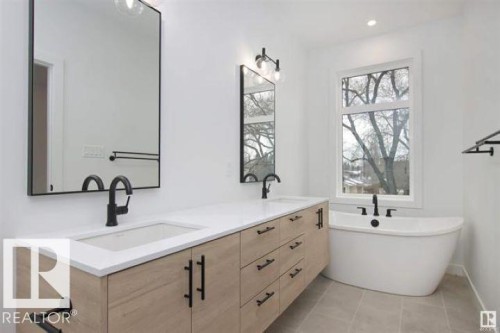 11016 132 Street, Edmonton, AB - Indoor Photo Showing Bathroom