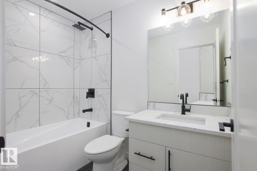 11016 132 Street, Edmonton, AB - Indoor Photo Showing Bathroom