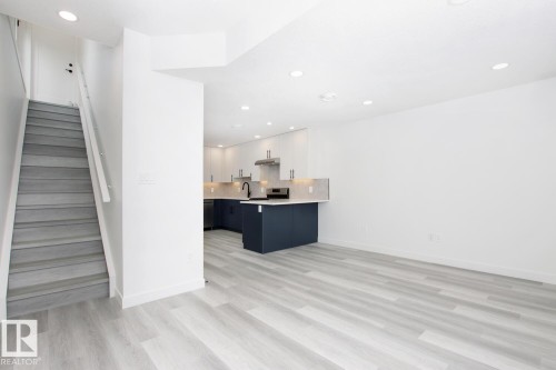 11016 132 Street, Edmonton, AB - Indoor