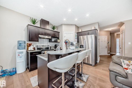 246 Hawks Ridge Boulevard, Edmonton, AB - Indoor Photo Showing Kitchen With Stainless Steel Kitchen With Upgraded Kitchen