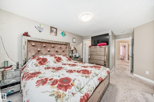 246 Hawks Ridge Boulevard, Edmonton, AB - Indoor Photo Showing Bedroom