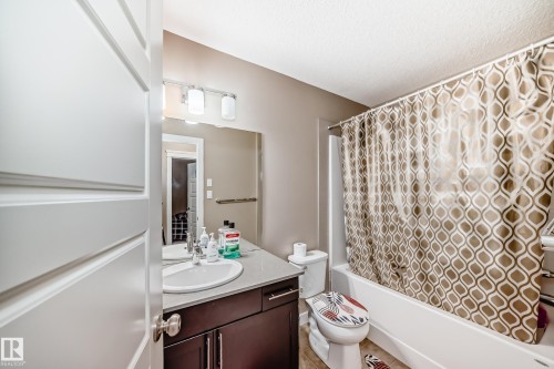246 Hawks Ridge Boulevard, Edmonton, AB - Indoor Photo Showing Bathroom