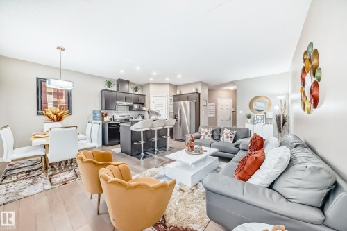 246 Hawks Ridge Boulevard, Edmonton, AB - Indoor Photo Showing Living Room