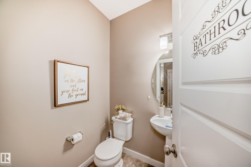 246 Hawks Ridge Boulevard, Edmonton, AB - Indoor Photo Showing Bathroom