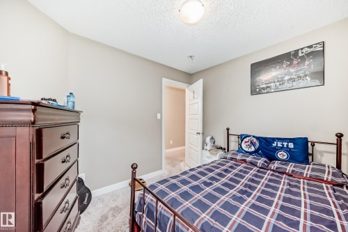 246 Hawks Ridge Boulevard, Edmonton, AB - Indoor Photo Showing Bedroom
