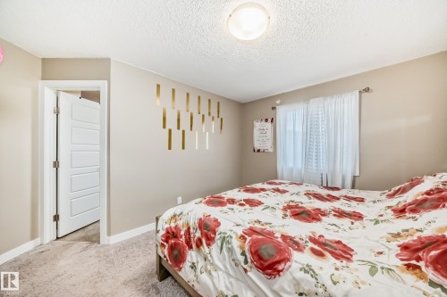 246 Hawks Ridge Boulevard, Edmonton, AB - Indoor Photo Showing Bedroom