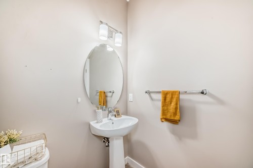 246 Hawks Ridge Boulevard, Edmonton, AB - Indoor Photo Showing Bathroom