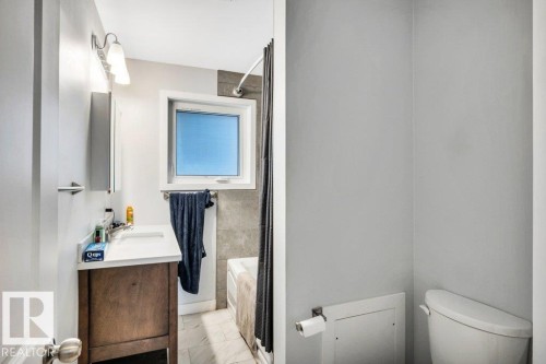 8942 155 Street, Edmonton, AB - Indoor Photo Showing Bathroom