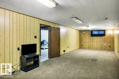 8942 155 Street, Edmonton, AB - Indoor