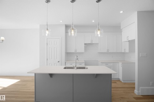 1932 210 Street, Edmonton, AB - Indoor Photo Showing Kitchen With Upgraded Kitchen