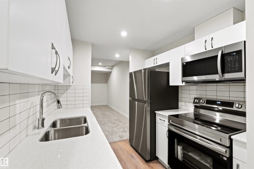 2009 209A Street, Edmonton, AB - Indoor Photo Showing Kitchen With Double Sink With Upgraded Kitchen