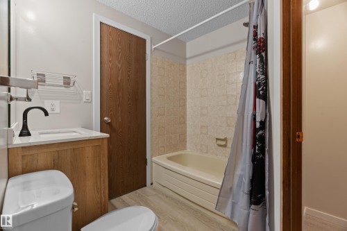 3511 43 Avenue, Edmonton, AB - Indoor Photo Showing Bathroom