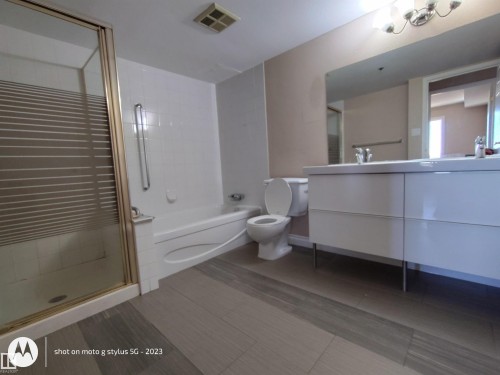 809 11211 85 Street, Edmonton, AB - Indoor Photo Showing Bathroom