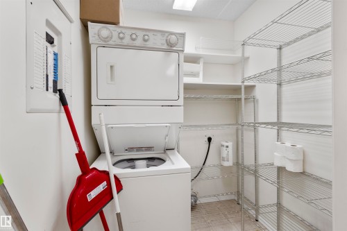202 4004 47 Street, Drayton Valley, AB - Indoor Photo Showing Laundry Room