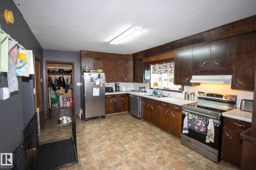 3514 Main Street, Mallaig, AB - Indoor Photo Showing Kitchen With Double Sink