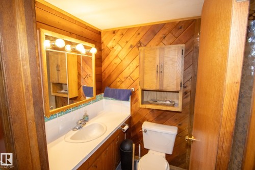3514 Main Street, Mallaig, AB - Indoor Photo Showing Bathroom